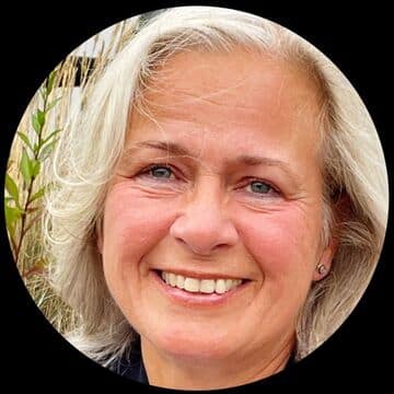 Review by Iris Sanders